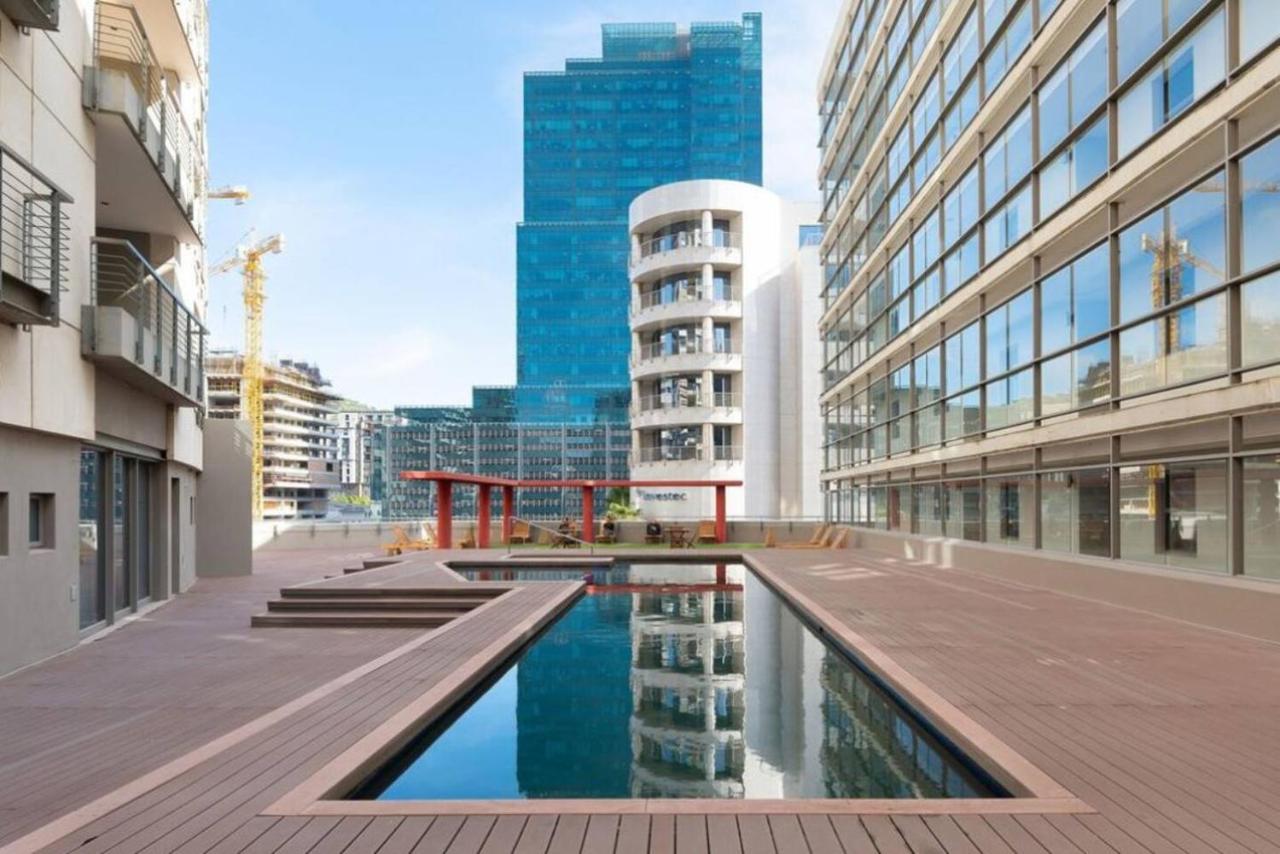 Rooftop swimming pool: Icon Self Catering Apartment