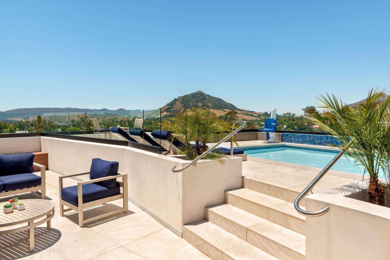 Rooftop swimming pool: La Quinta by Wyndham San Luis Obispo