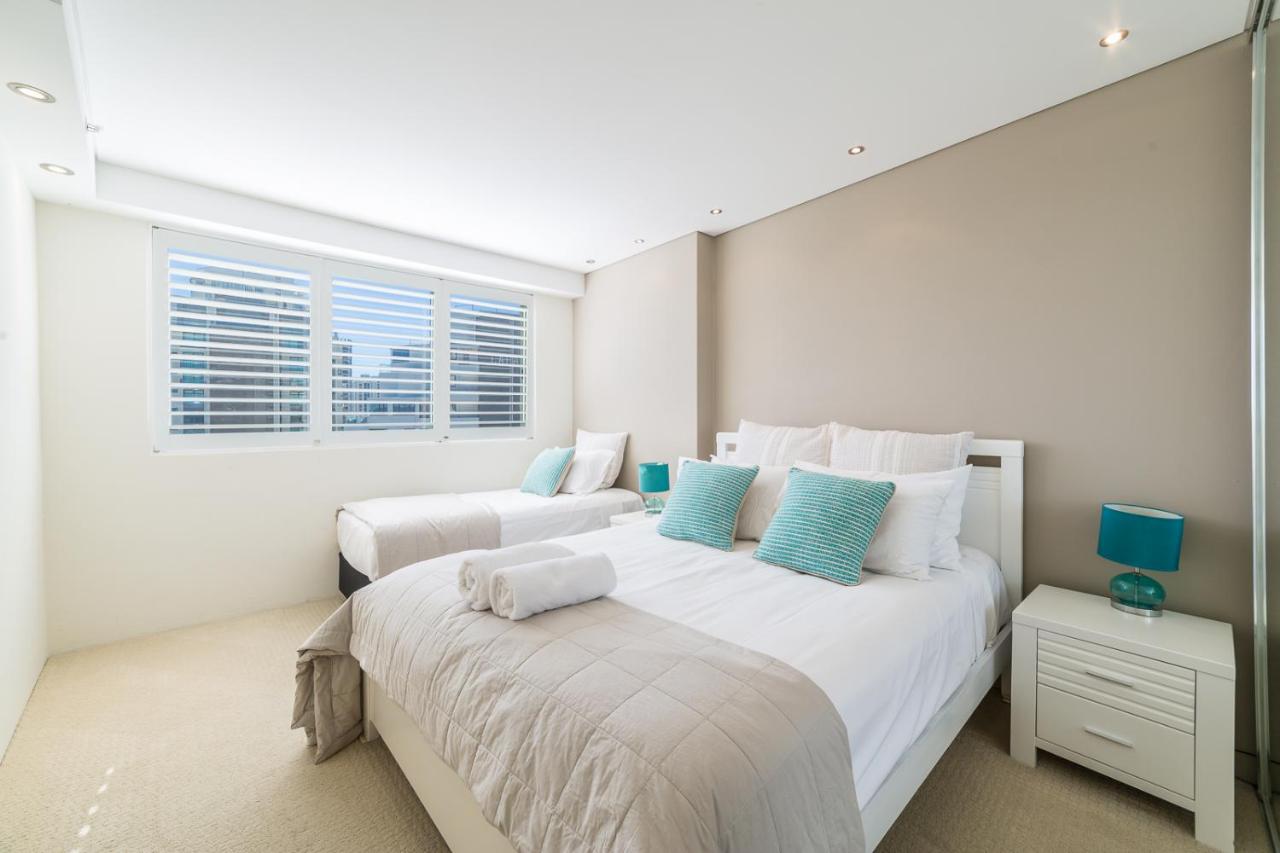 The Meriton Apartments on Main Beach photo