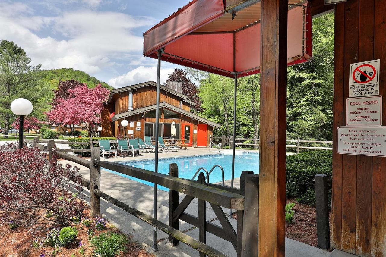 Heated swimming pool: Cedarbrook Queen Suite 103