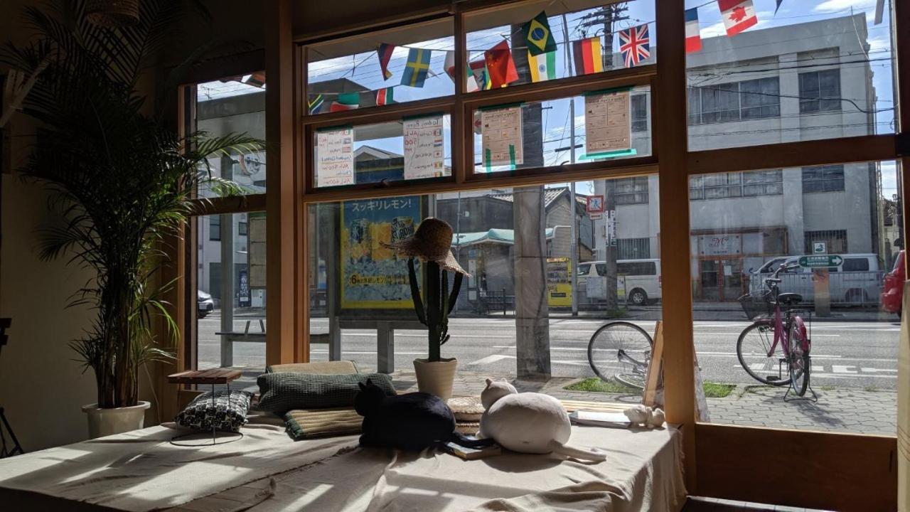 Mad Cat Hostel Osaka & Bar - 5