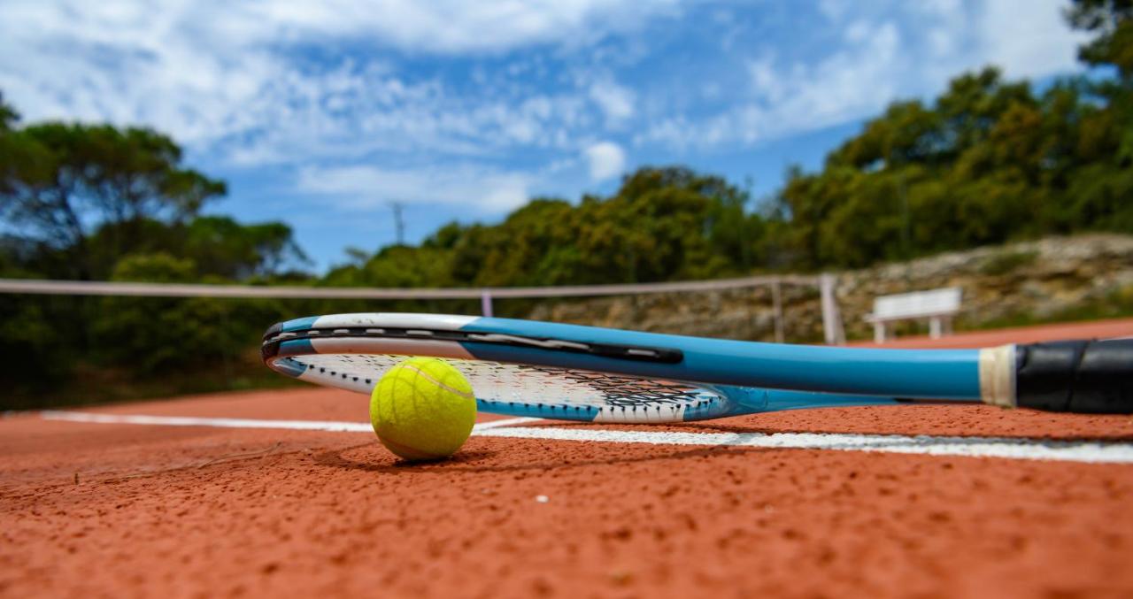 Tennis court: Hotel Les Bories & Spa
