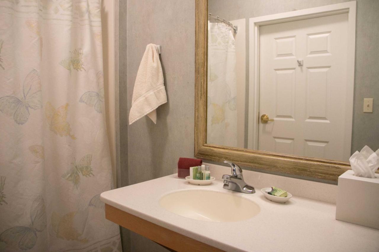 Essenhaus Inn & Conf. Center — photo 9