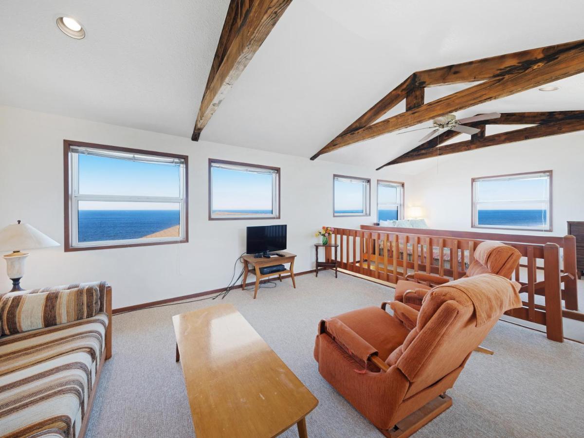 Ocean Waves Hotel — photo 18