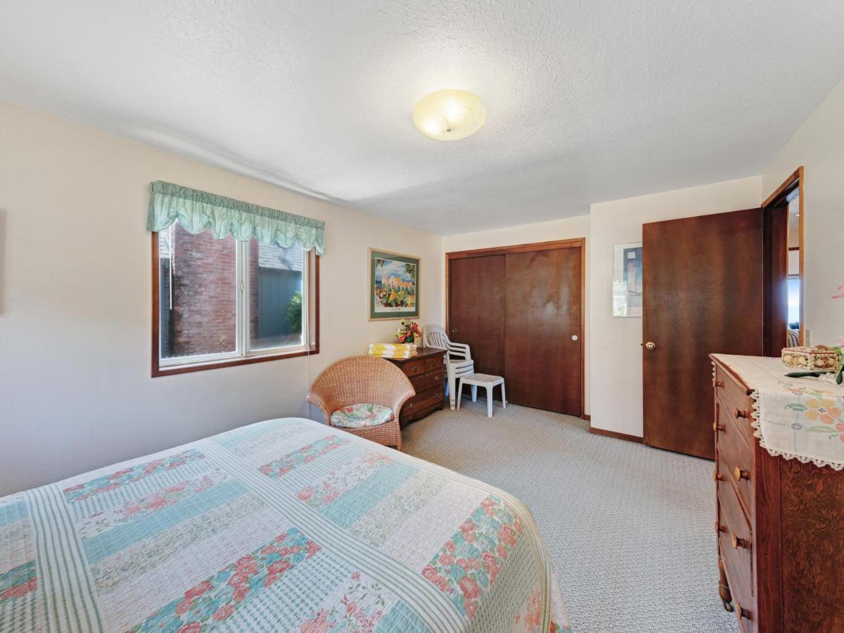 Ocean Waves Hotel — photo 13