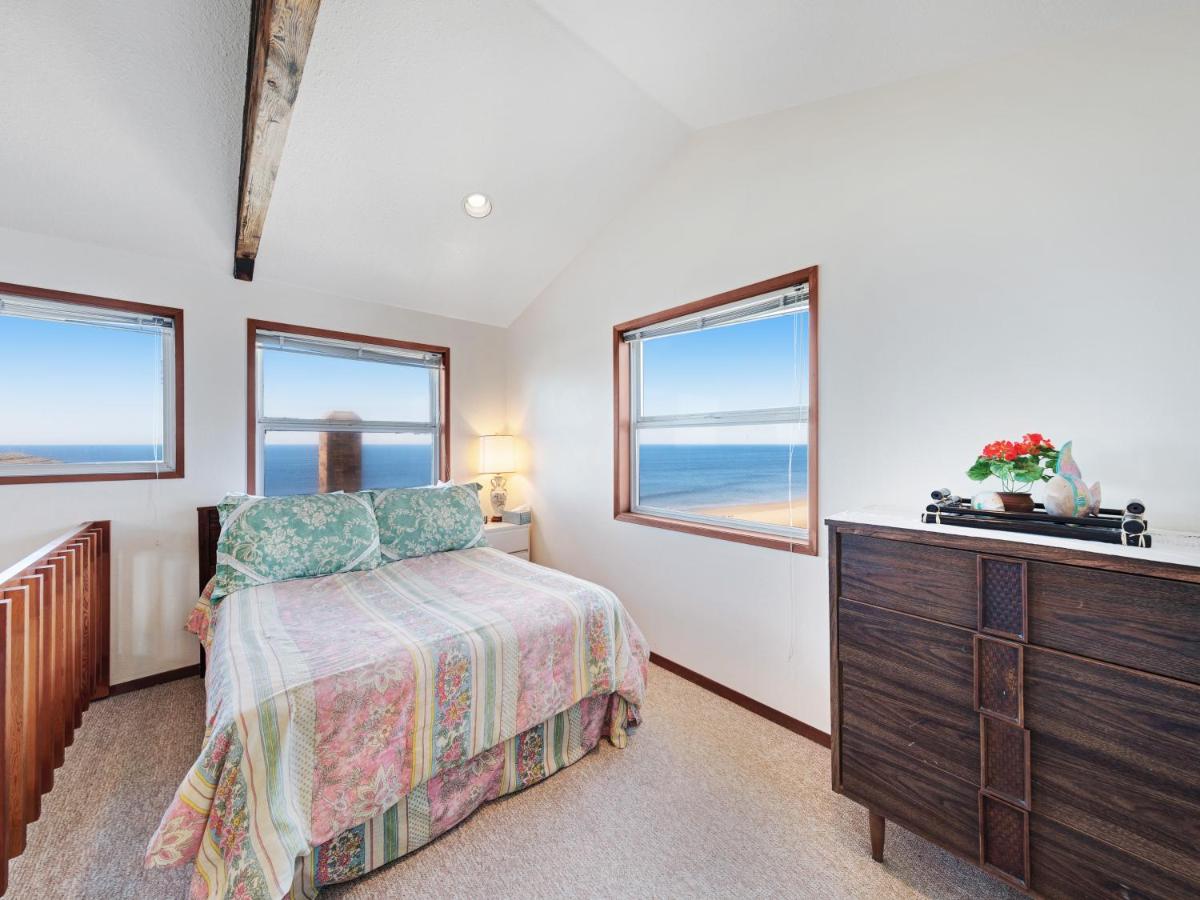 Ocean Waves Hotel — photo 23