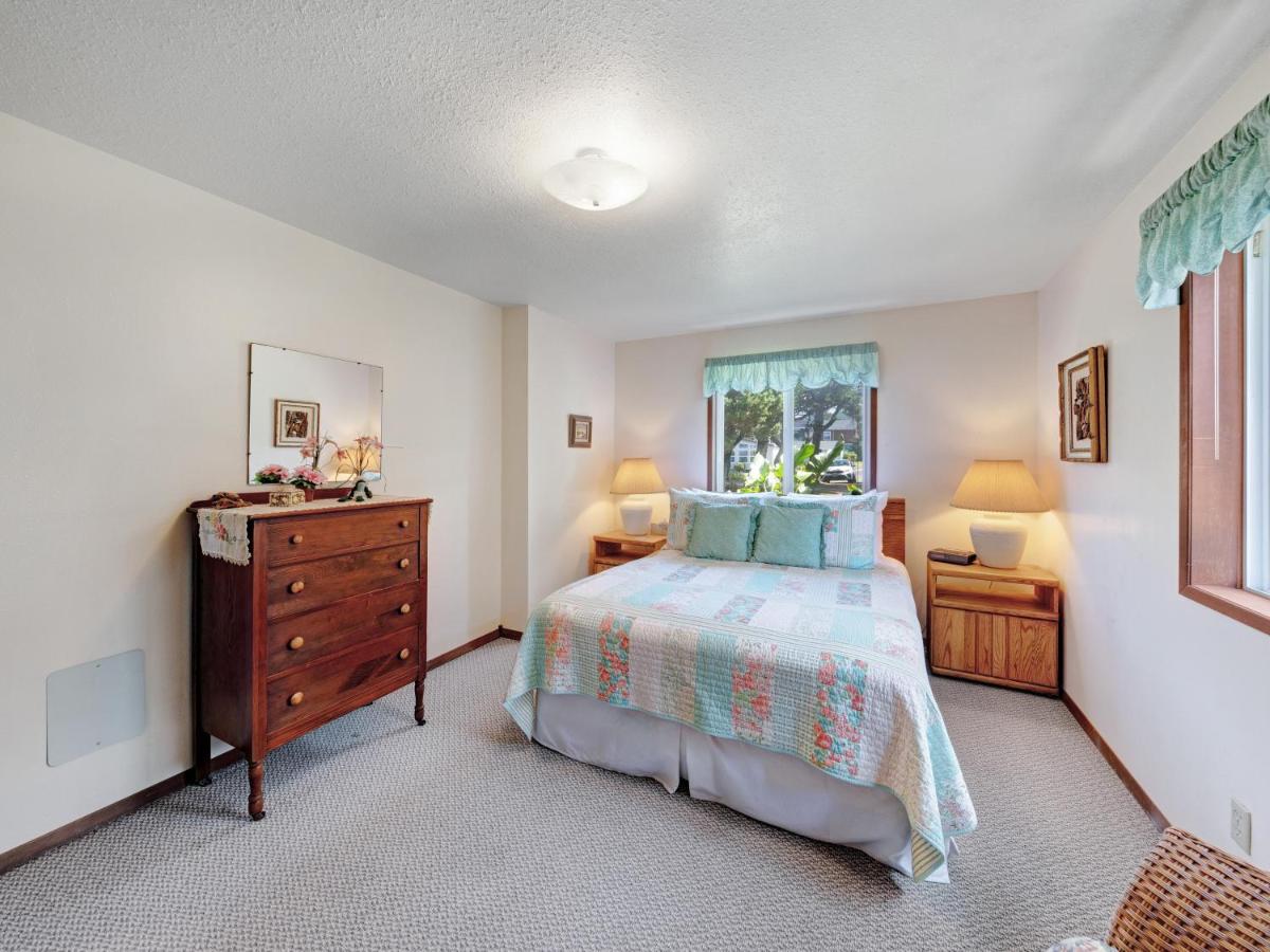 Ocean Waves Hotel — photo 15