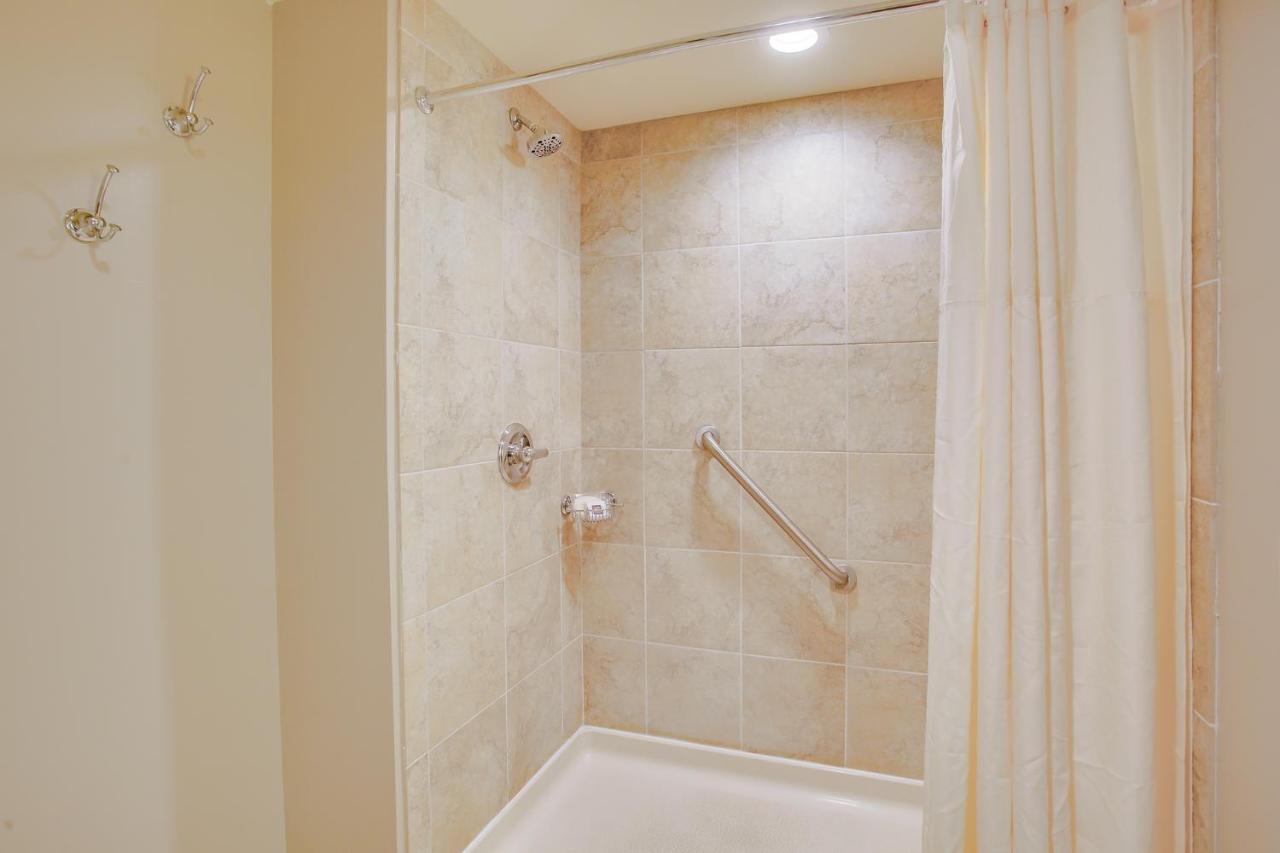Overton Hotel and Conference Center — photo 10