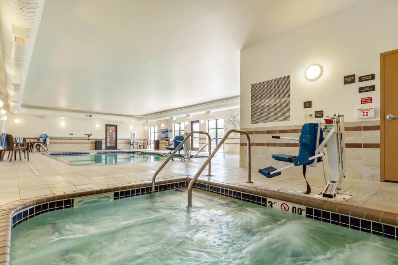 Heated swimming pool: MainStay Suites Lincoln University Area