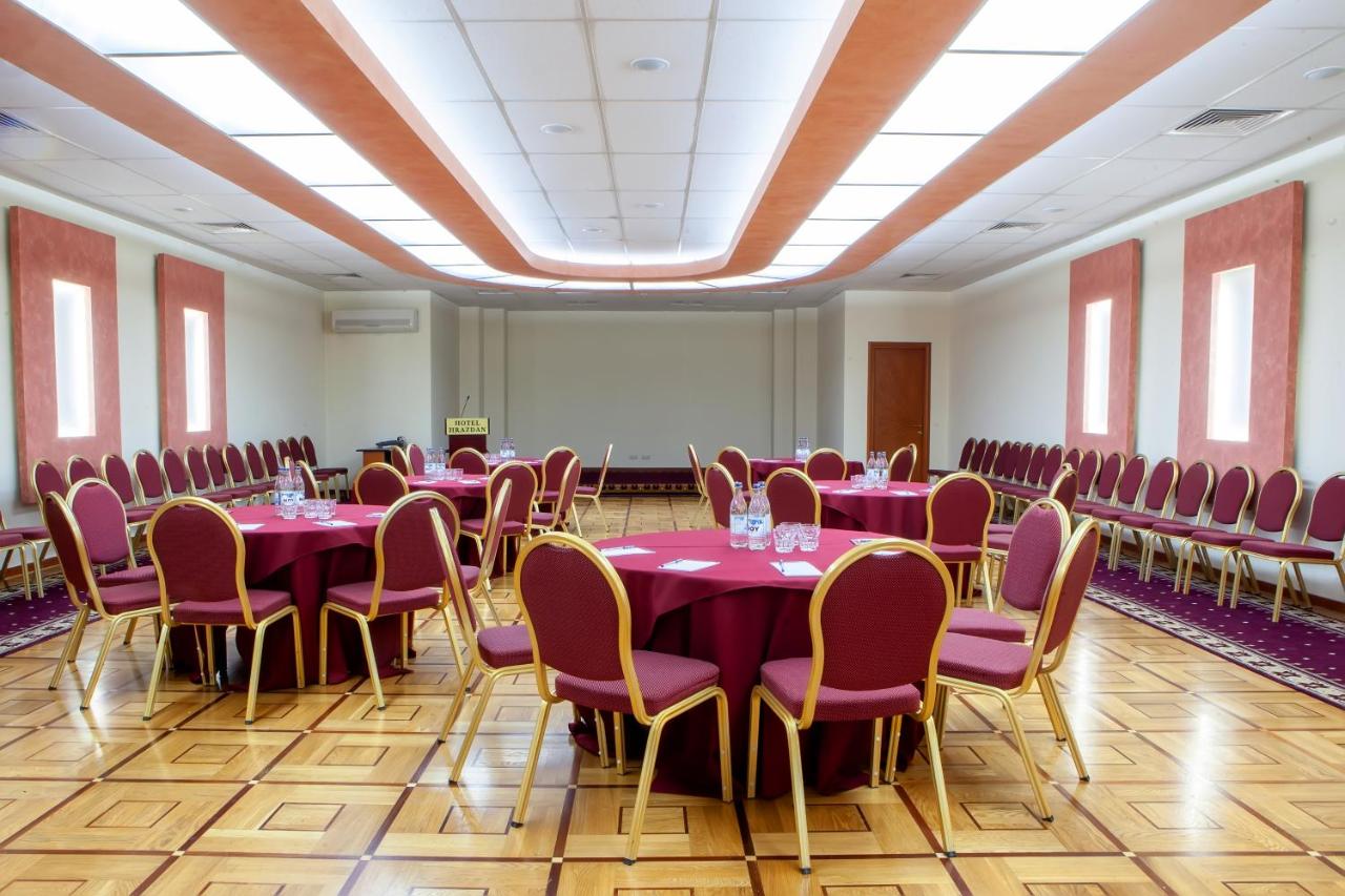 President Hotel by Hrazdan Hotel CJSC photo