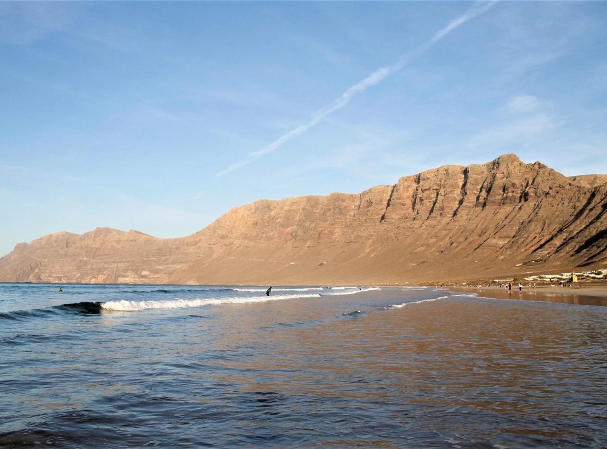 Beach: Canaryislandshost l Surf Lanzarote