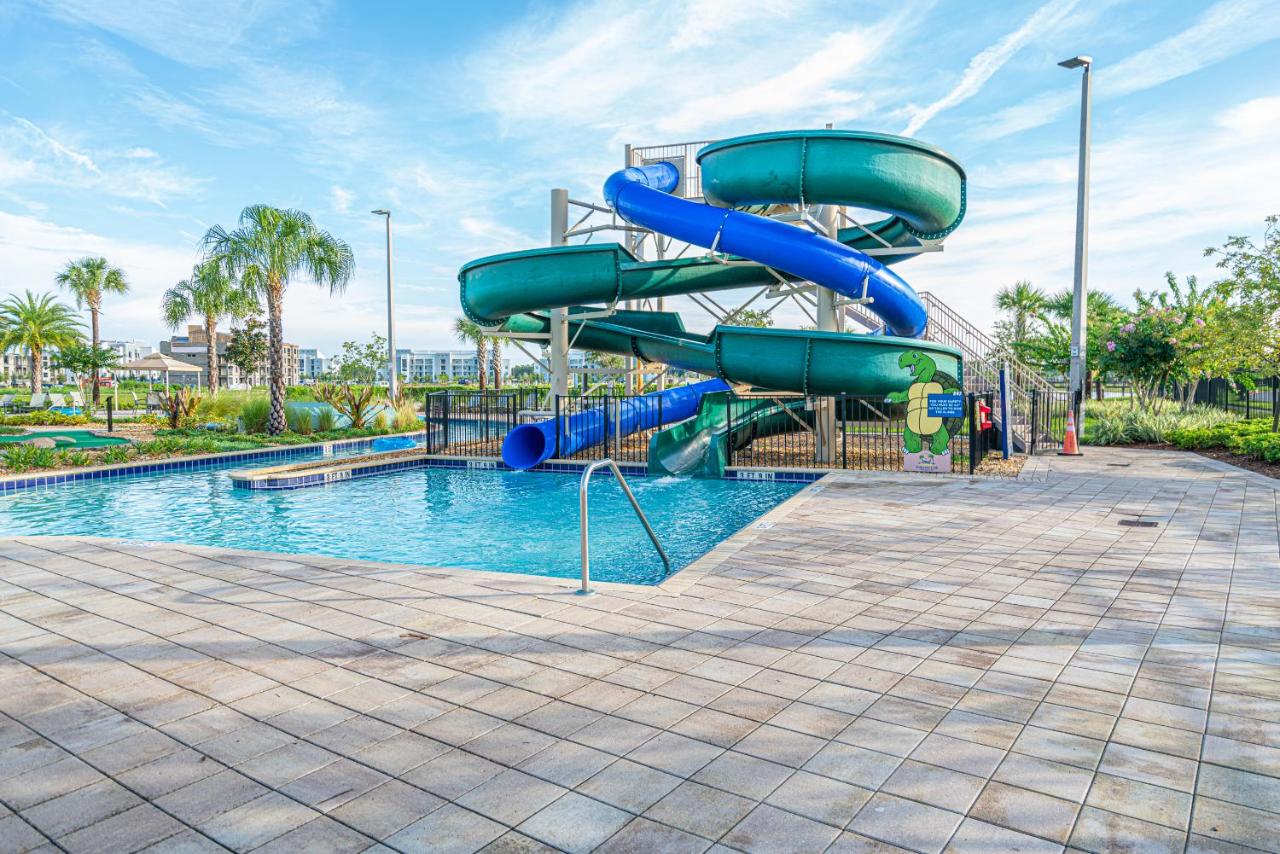 Water park: Only 5 Miles from Disney! Free Water Park! 2 Bed, 2 Bath Condo, Sleeps 8