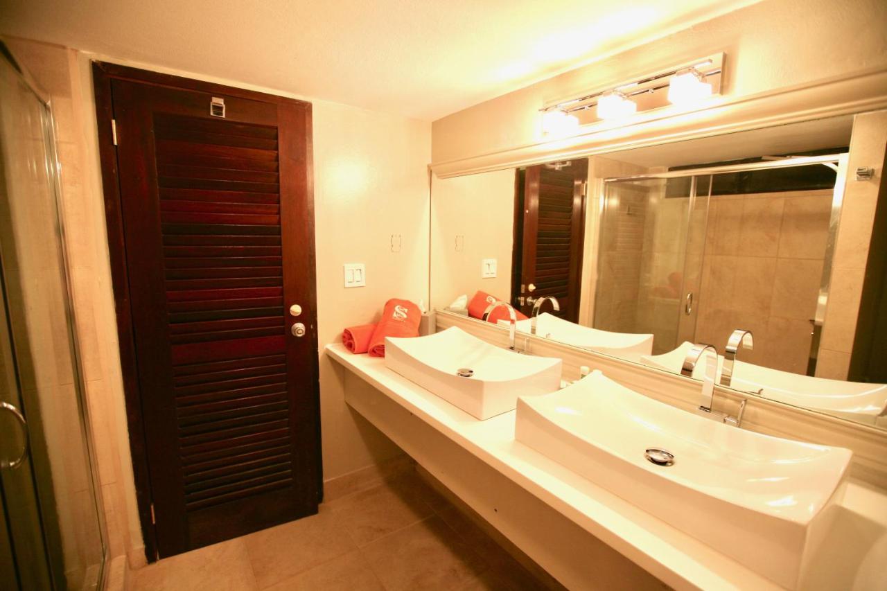 Ocean Front Sapphire del Mar B-107 - 5