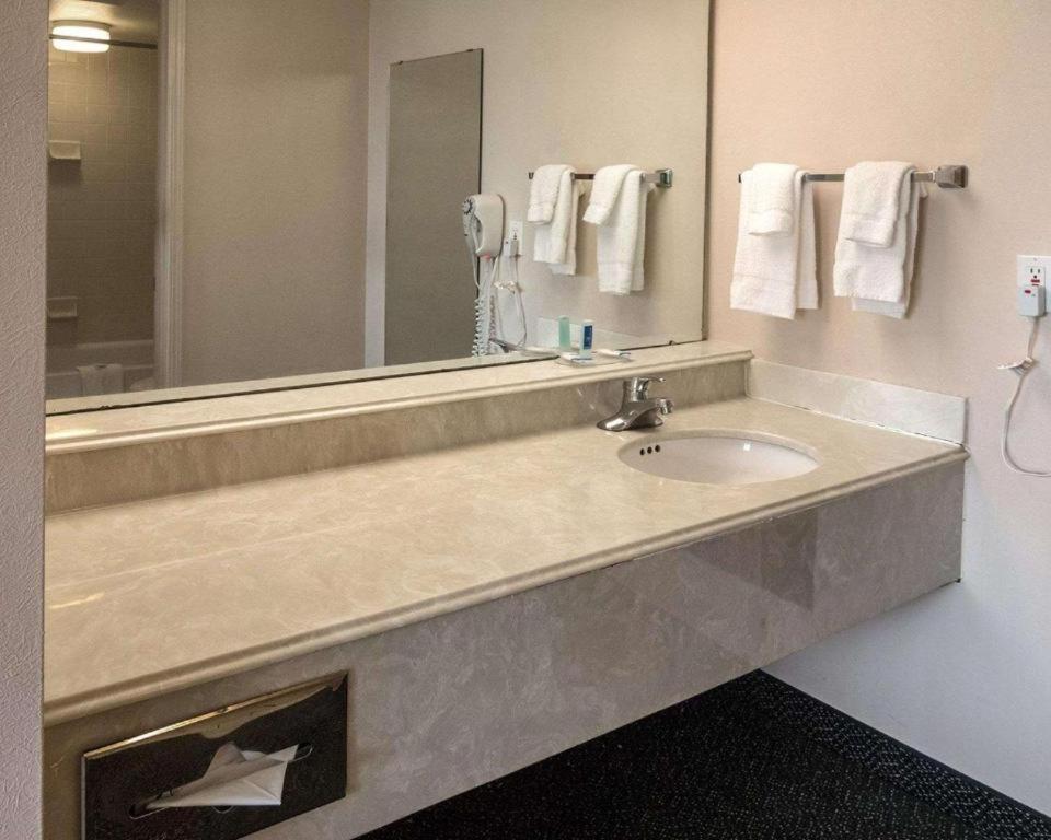 Economy Inn — photo 12