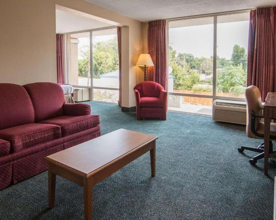 Economy Inn — photo 16