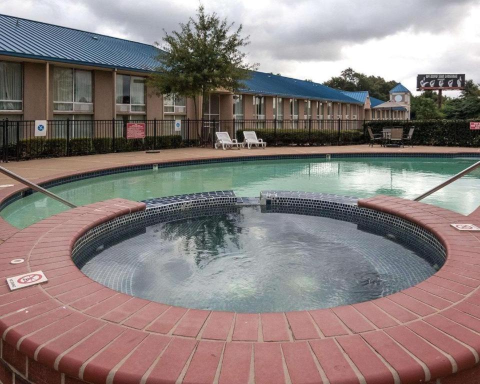 Economy Inn — photo 24