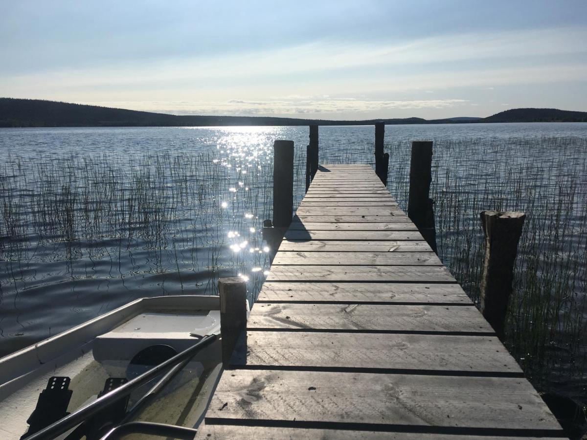 Beach: Tiny Lakeside Home
