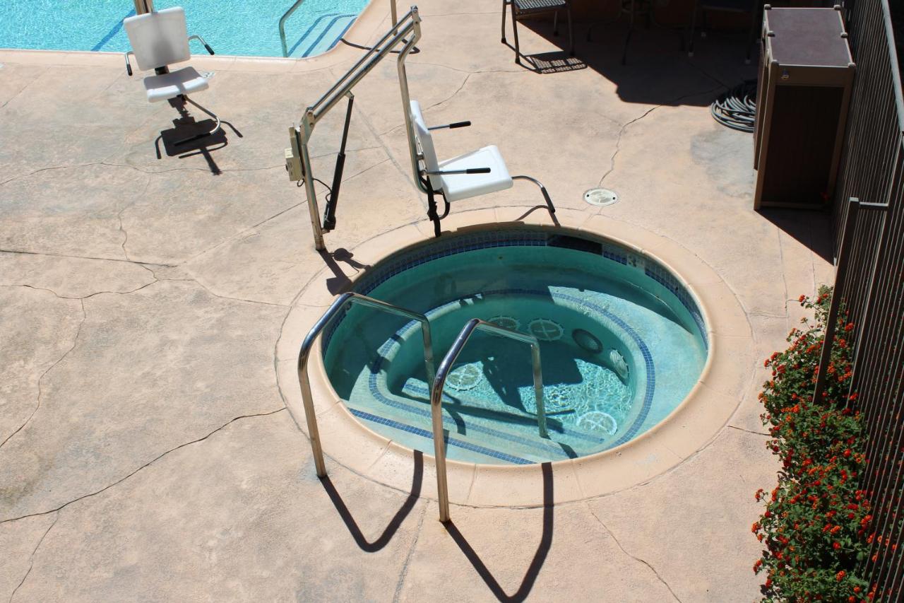 Best Inn & Suites — photo 21