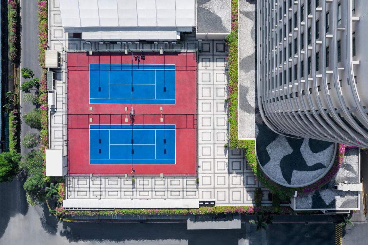 Tennis court: Edsa Shangri-La, Manila