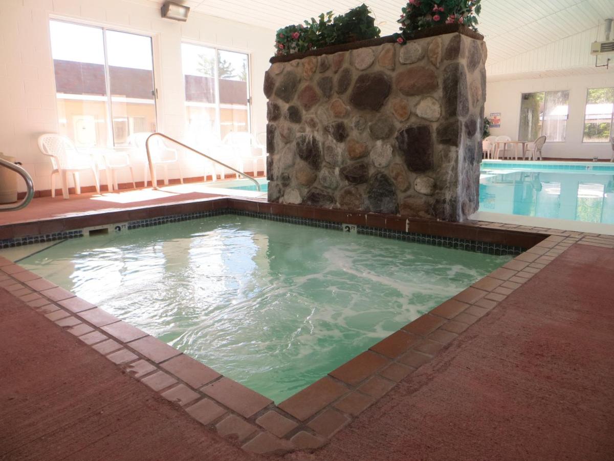 Waterfront Inn 1009 S Huron Ave — photo 16