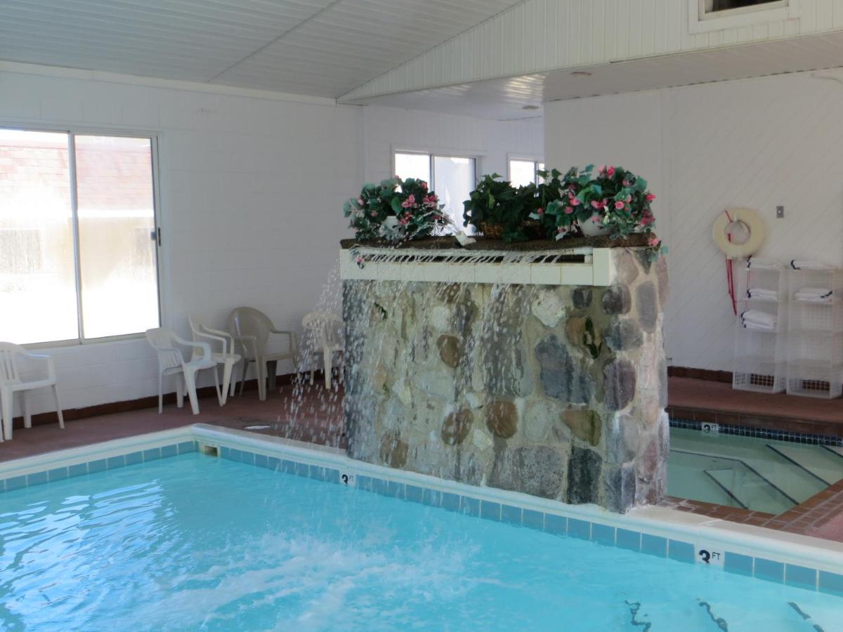 Waterfront Inn 1009 S Huron Ave — photo 12