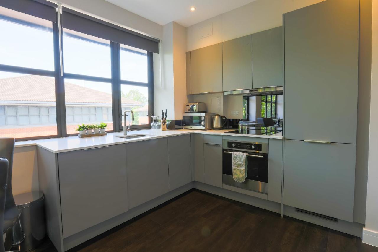 Watford Apartments Century House, Self Contained Units photo