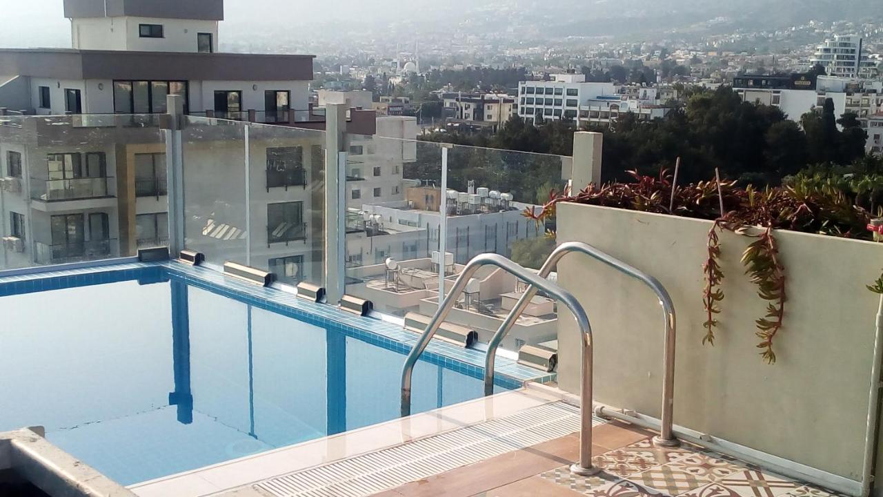 Rooftop swimming pool: Aqua Royal Residence Girne