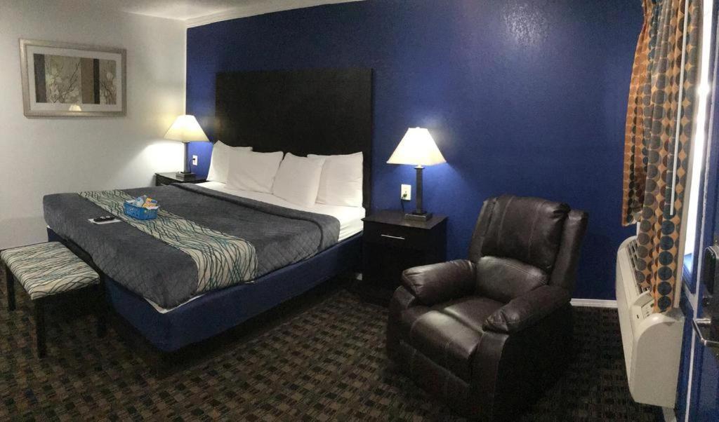 Budget Inn — photo 7