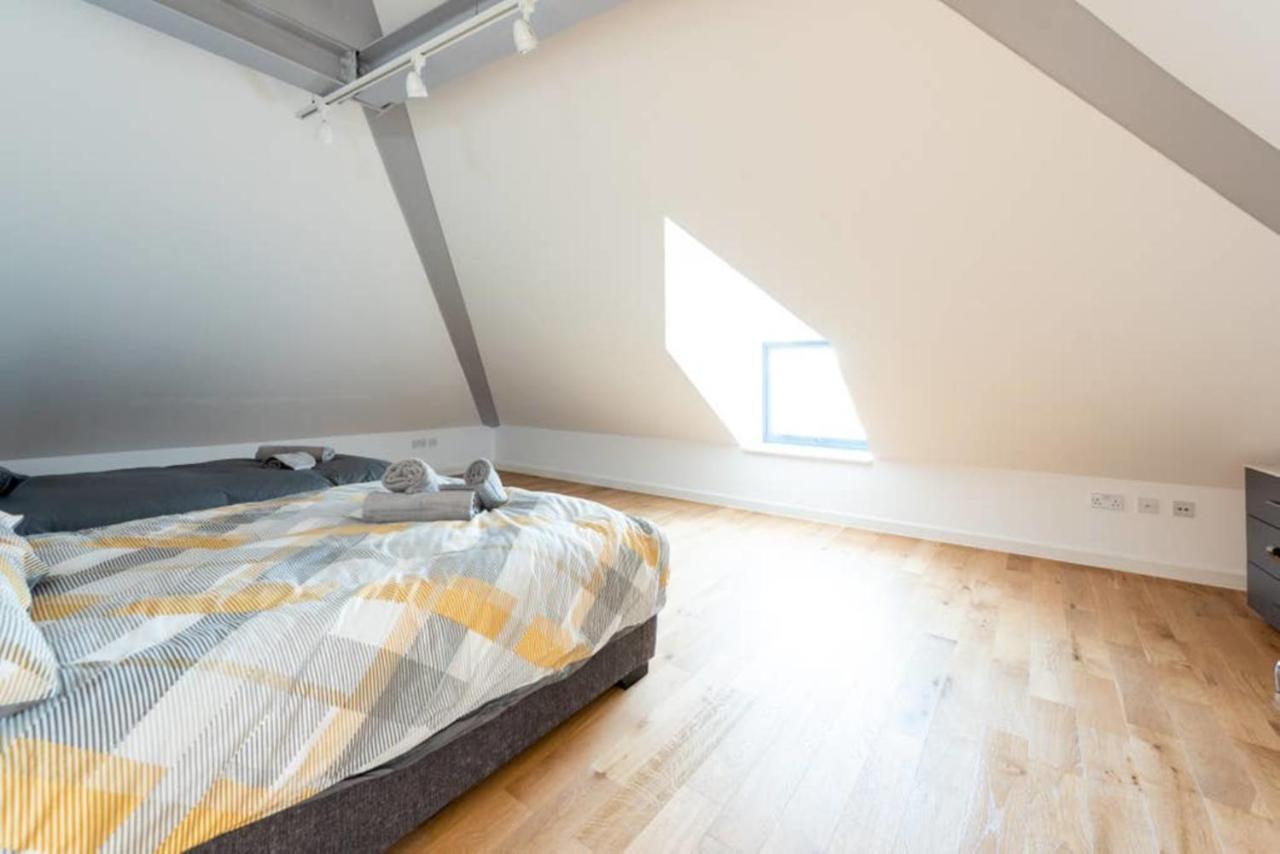 Bright and Big Apartment (BRC) photo