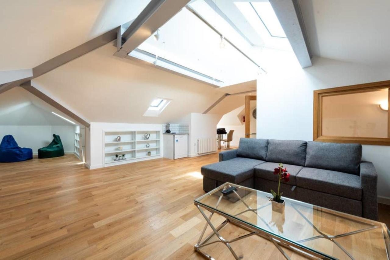 Bright and Big Apartment (BRC) photo