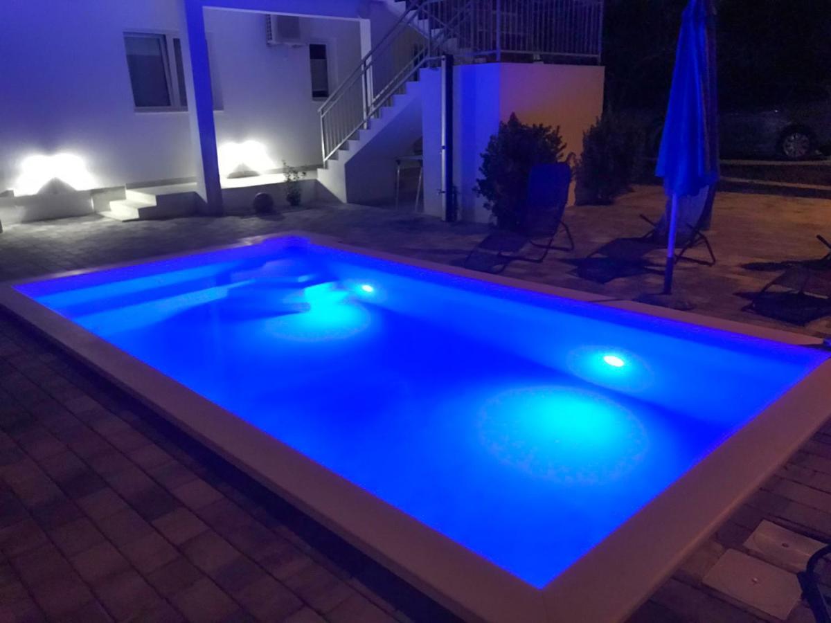 Heated swimming pool: TayLa-Apartment Vodice