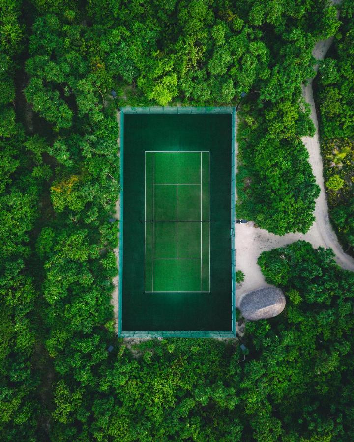 Tennis court: Soneva Jani