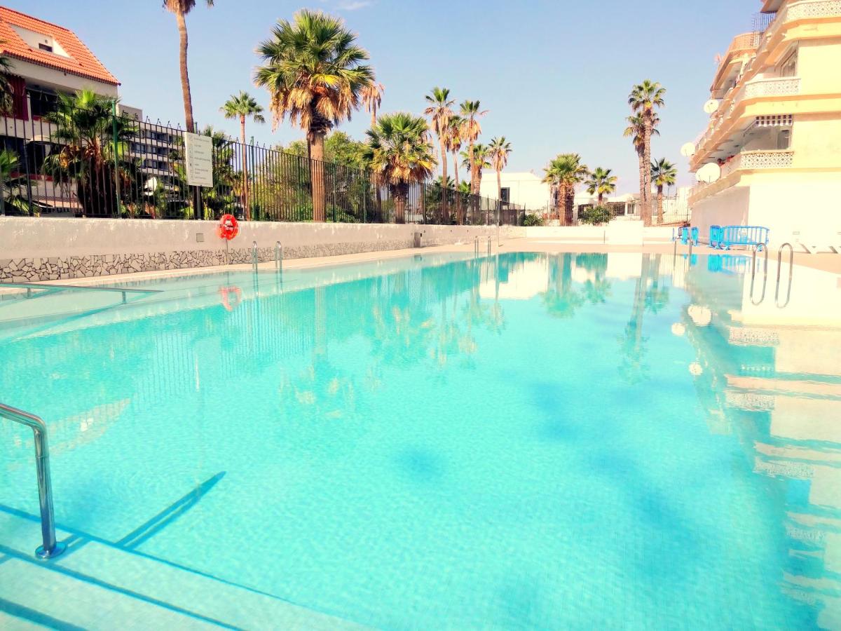 Heart of Las Americas spotless south facing apartment with ...