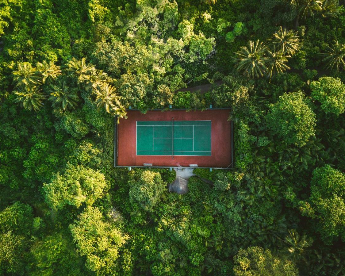 Tennis court: Soneva Fushi