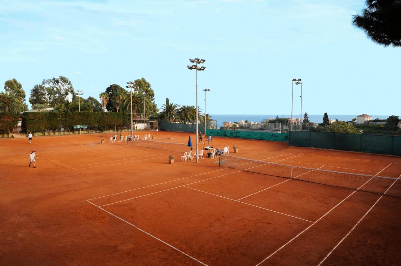 Tennis court: La Locanda Azzurra