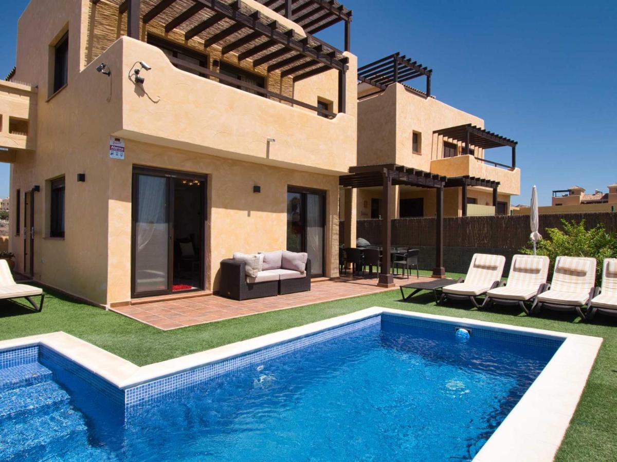 Island Golf Villas, Amarilla Golf and Country Club, San ...