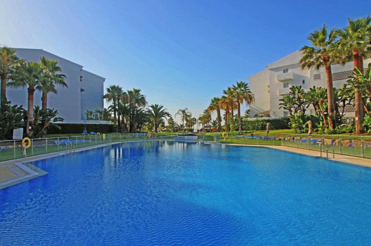 Beachfront apartment in Puerto Banus, Playa Rocio, Marbella ...