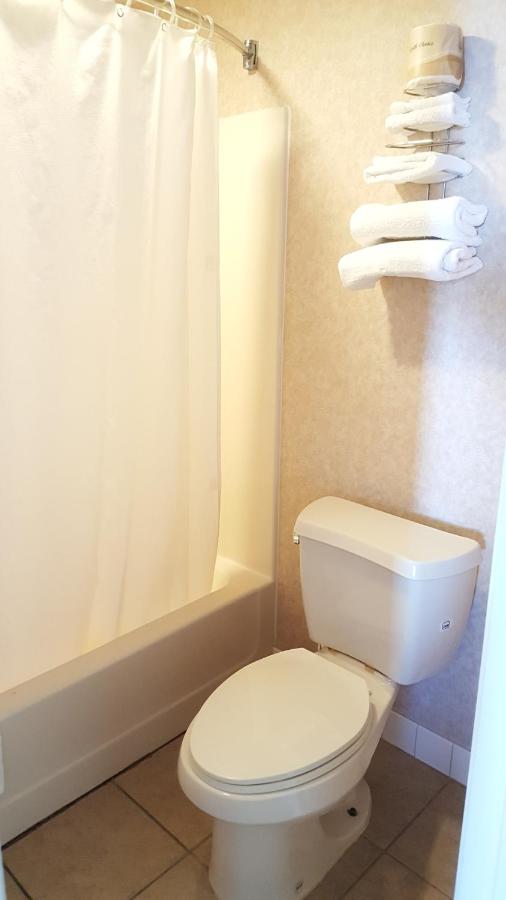 Atrium Inn & Suites — photo 12