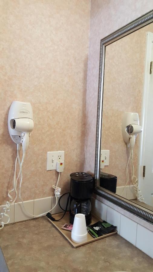 Atrium Inn & Suites — photo 2