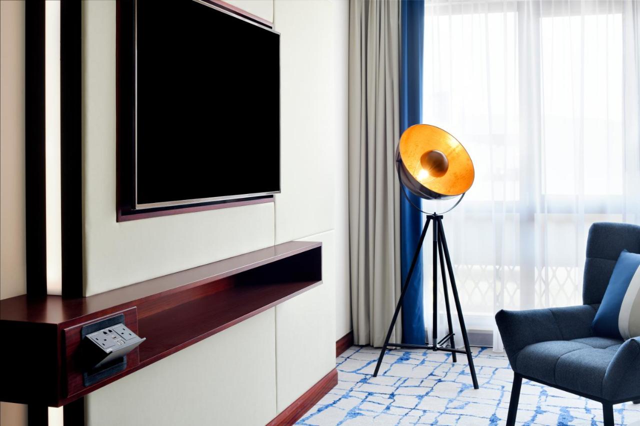 Mövenpick Hotel & Apartments Bur Dubai photo
