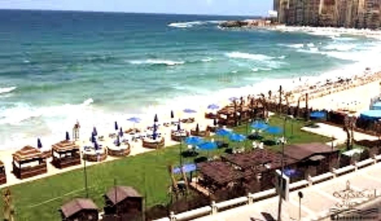 Beach: Private Room In Apartment with Sea & Hilton View