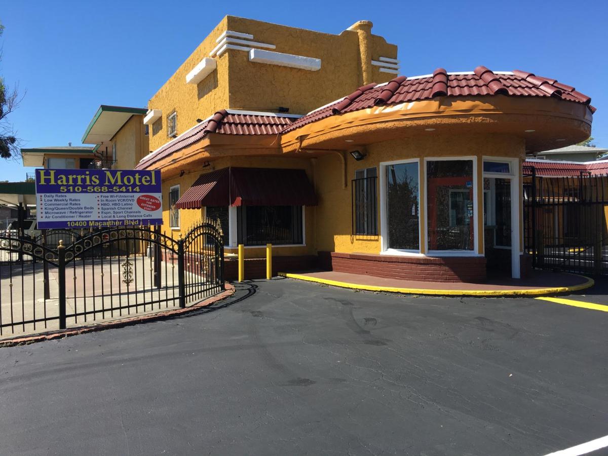 {{ hotelInfo.altText }}