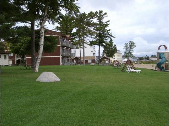Waterfront Inn 1009 S Huron Ave — photo 17