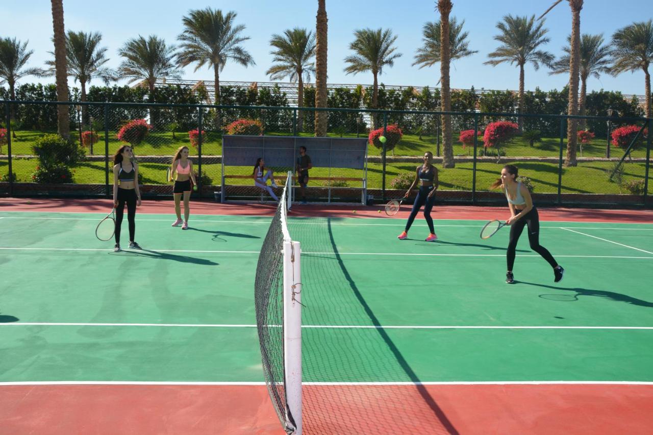 Tennis court: Sunrise Royal Makadi Resort
