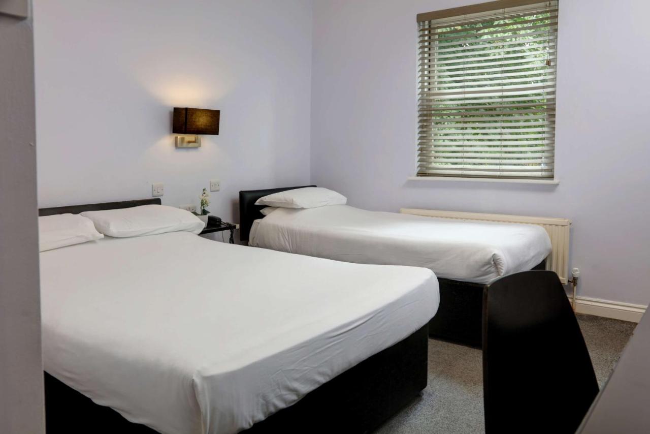 Standard Room with One Double Bed and One Single Bed - Non-Smoking