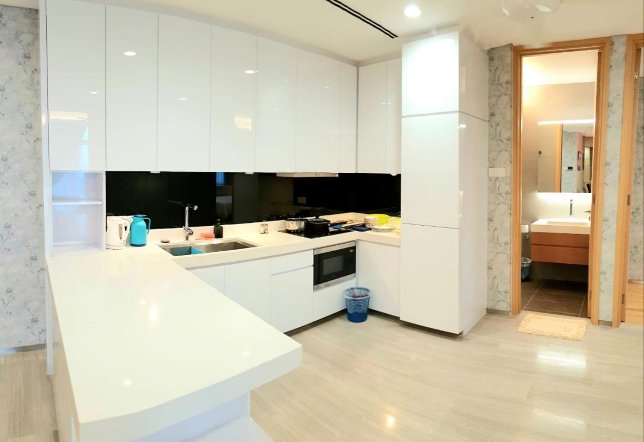 LUXURIOUS EXQUISITE SEAVIEW PRIVATE MARINA CONDOMINIUM - 3