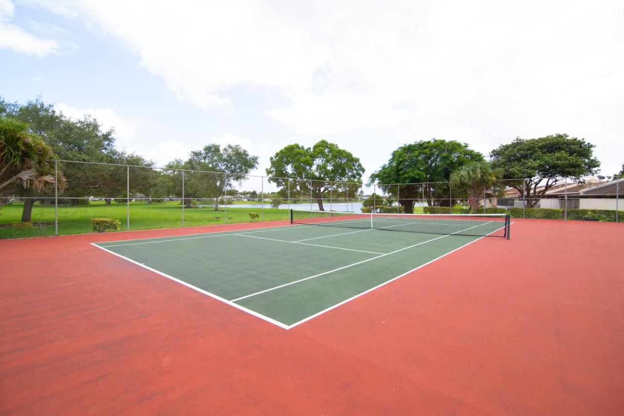 Tennis court: Miami nice