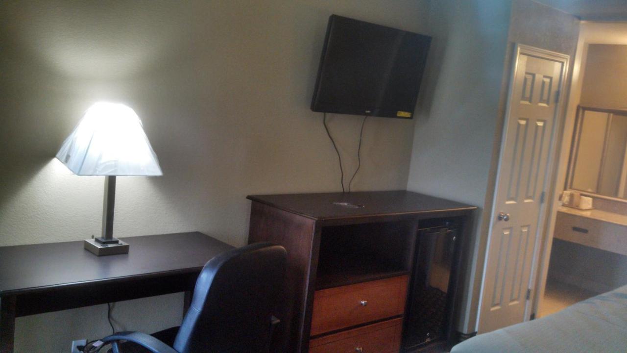 Relax Inn Memphis — photo 12