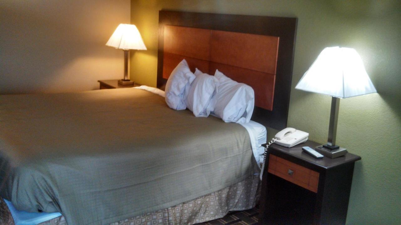 Relax Inn Memphis — photo 17