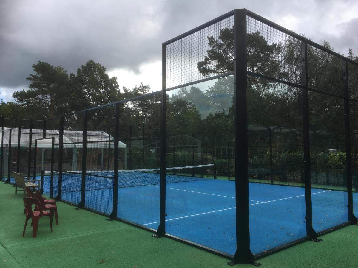Tennis court: Cedar Cottage Veluwe